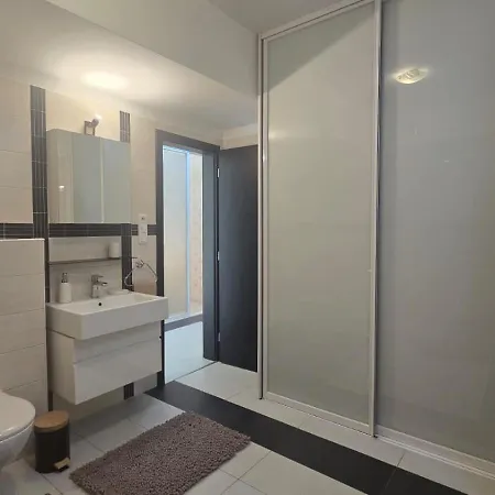 Hviezdoslavova 아파트 *